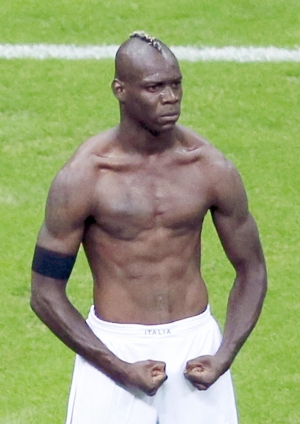 Mario-Balotelli-Loucuras-Scrotos