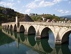 Ponte Sobre O Drina De Ivo Andri Um Libelo Em Favor Da