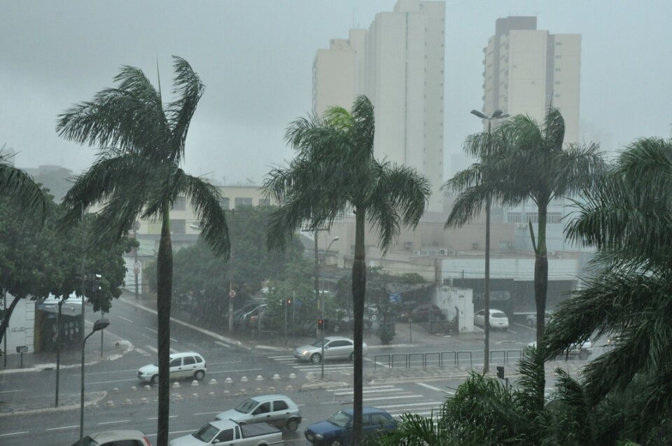 Frente fria provoca chuvas e queda de temperaturas em Goiás