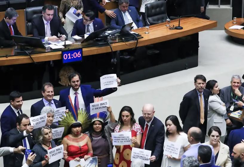 Congresso derruba veto de Lula e mantém marco temporal indígena