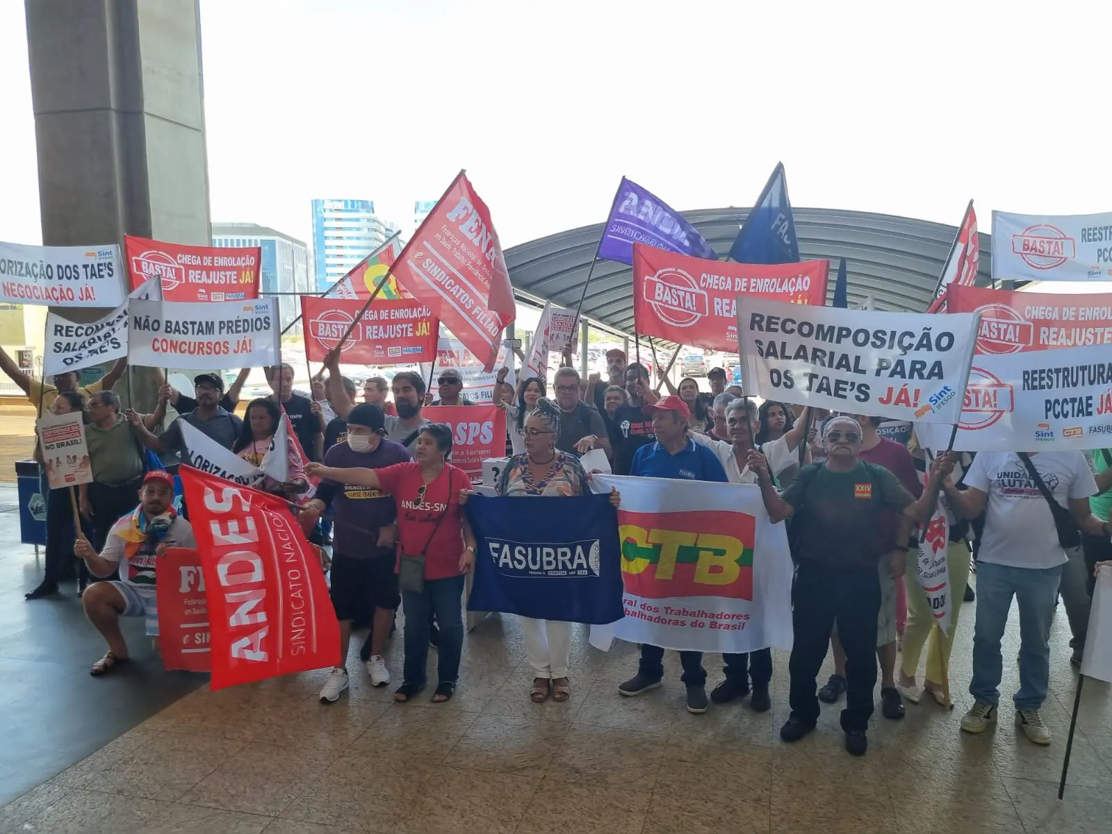 AGORA É GREVE: Técnico-Administrativos(as) em Educação da UFSM