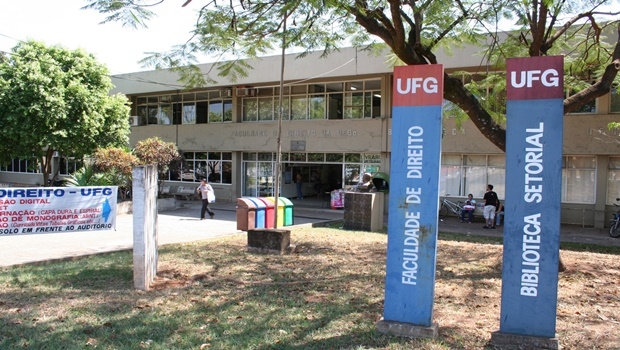 Faculdade de Direito da UFMG » DIVULGAÇÃO. Recepção aos Calouros. Faculdade  de Direito da UFMG. 2023/2º. Direito. 18/08/2023 (sexta-feira).