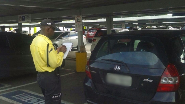 código de dinheiro no car parking