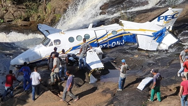 Motores do avião que caiu com Marília Mendonça são resgatados – Amigos de  Pelotas