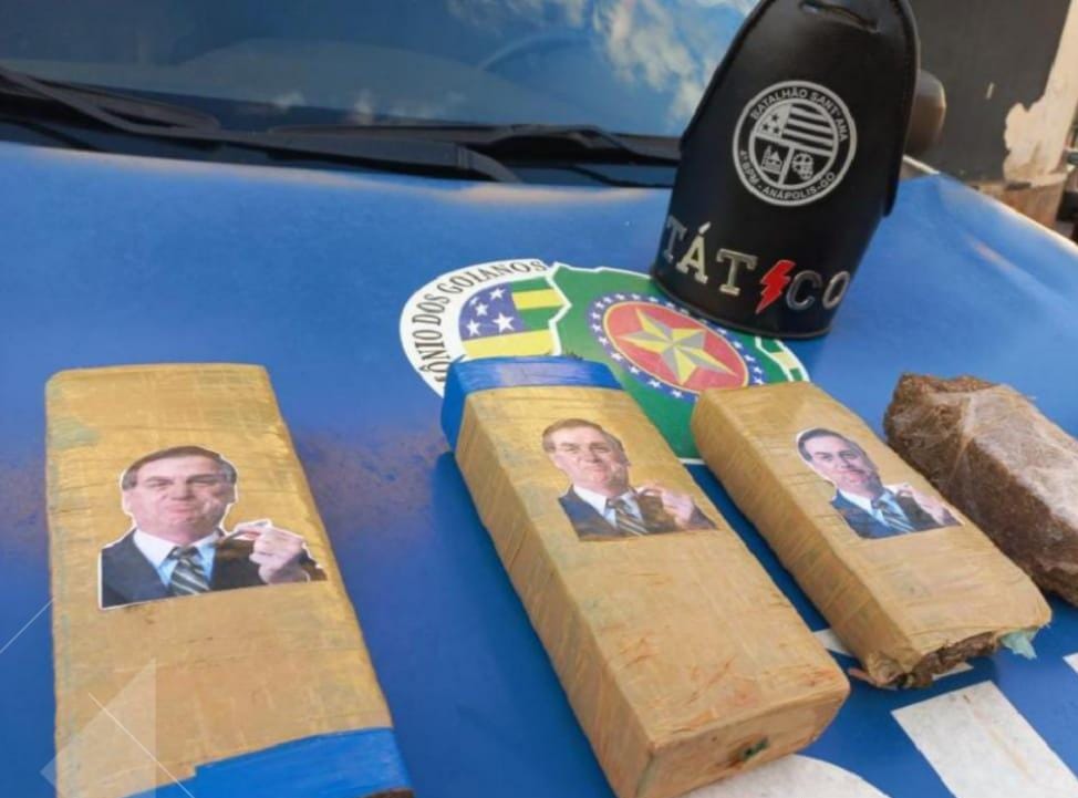 Polícia Apreende Tabletes De Maconha Marcados Com Adesivos Do Presidente Bolsonaro Jornal Opção