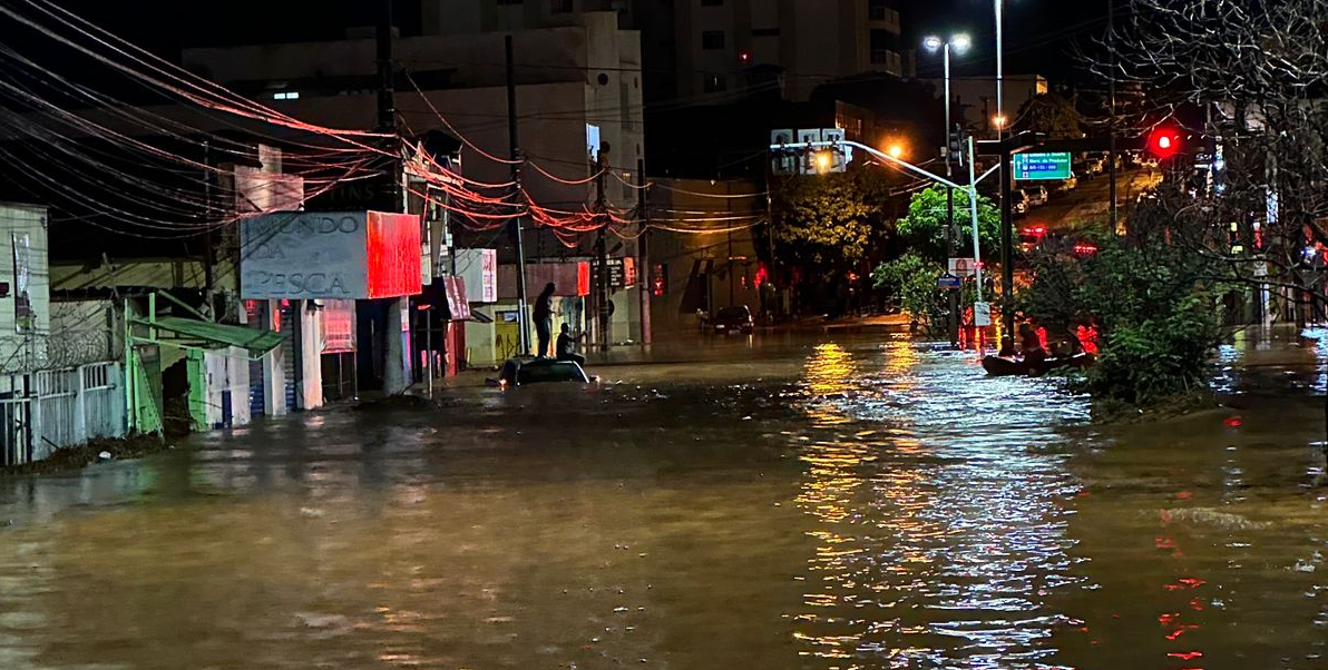 Chuva Deixa Pessoas Ilhadas Corta Abastecimento De Gua E Deixa Estragos Em An Polis Jornal Op O