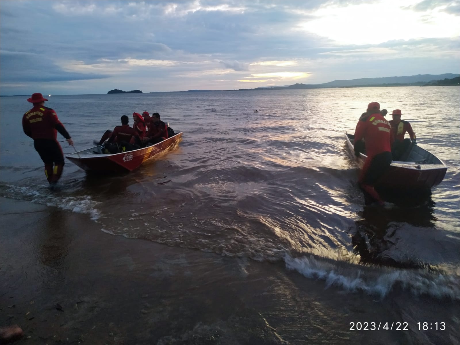 Bombeiros Seguem Com Buscas Por Mulher No Lago Das Brisas 