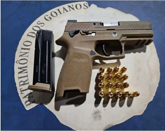 JA 2ª Edição, Arsenal de armas é encontrado em apartamento no Alto da  Glória, em Goiânia