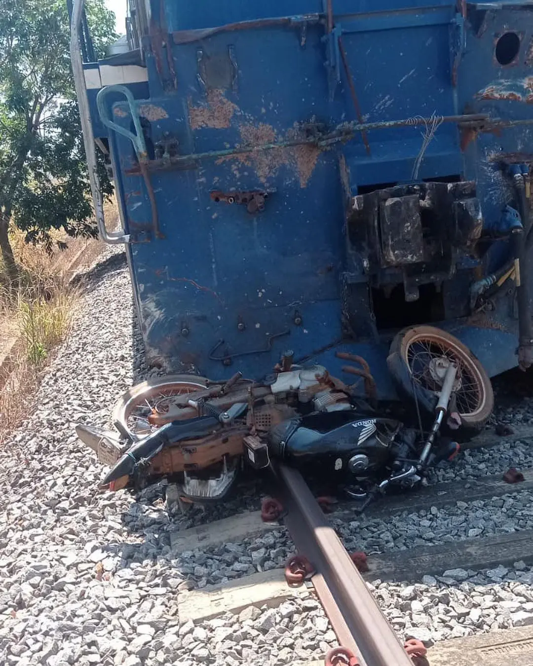 Homem morre atropelado por trem em ferrovia, Goiás